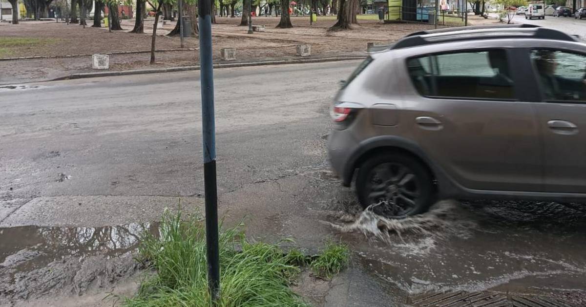 Un desborde cloacal en 66 y Plaza Matheu preocupa a vecinos | El Dia