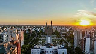 Feriado del lunes: cómo funcionarán los servicios en La Plata