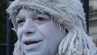 Encuentran muerto a Sergio Montero, la mítica "estatua viviente" de La Plata