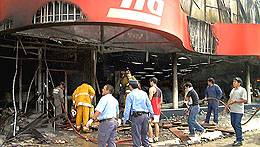 Dicen que no hay más cuerpos  en el supermercado incendiado
