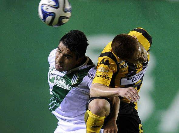 Banfield ganó en Bahía y depende de Huracán
