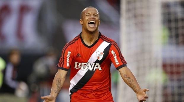 Carlos Sánchez oficializó su salida de River