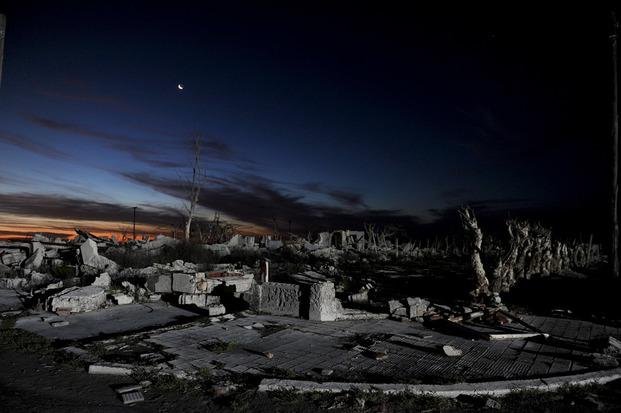 La noche en que la villa de Epecuén se volvió a iluminar