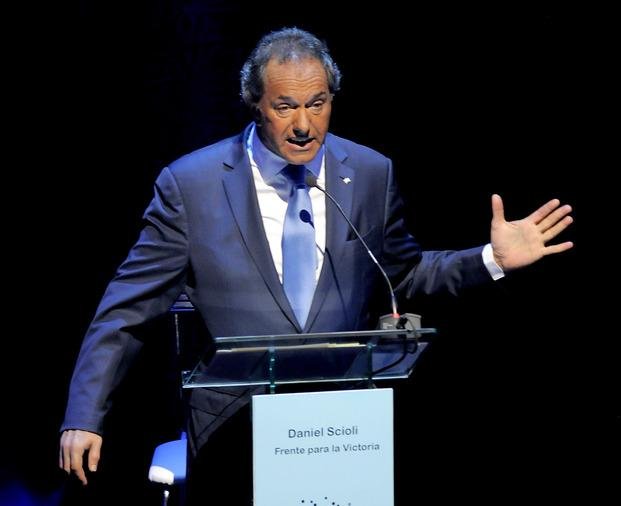 Scioli insiste con vincular a Macri con un ajuste