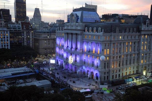 Buscan minimizar polémica por el cambio del nombre del "Centro Cultural Néstor Kirchner"