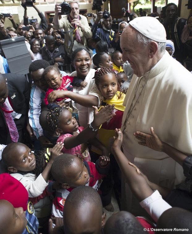 Francisco llegó a Uganda, segundo 
destino en su viaje a Africa