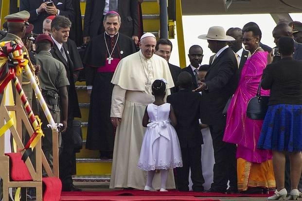 El Papa llegó a Uganda con un  firme mensaje contra la exclusión