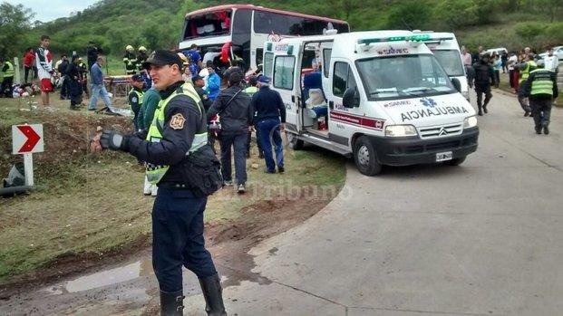 Salta: más de 40 heridos al despistarse un colectivo