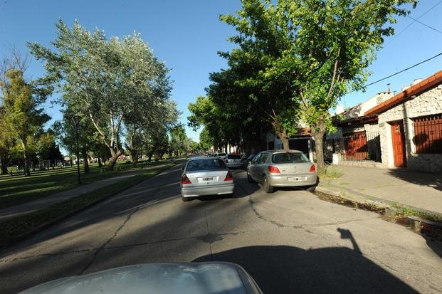 En un asalto en el barrio La Loma apuñalan a un taxista en la espalda