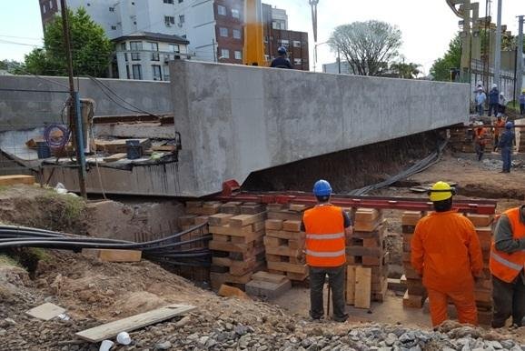 Obra del bajo vías de Bernal