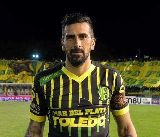 Barrabravas de Aldosivi se la agarraron con los jugadores