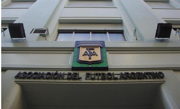 Clubes endeudados con AFIP y AFA impulsan un plan de salvataje