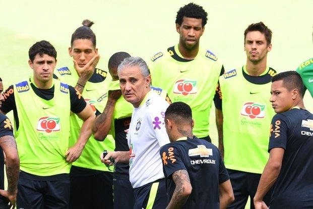 “Como a Messi no se lo puede parar la idea será limitarlo”