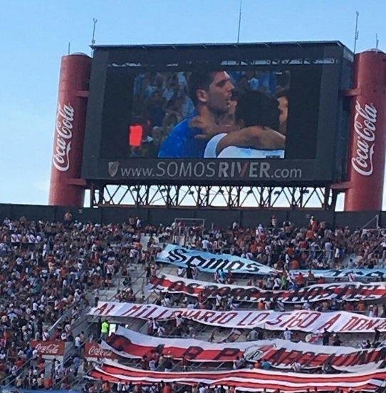 Como recibió el fútbol la extraordinaria conquista del tenis argentino: explotó el Monumental