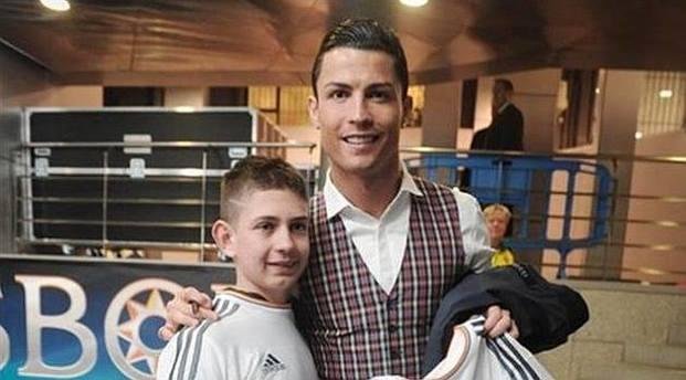 "Cristiano es encantador", confió tras la visita, la madre del niño que estuvo en coma