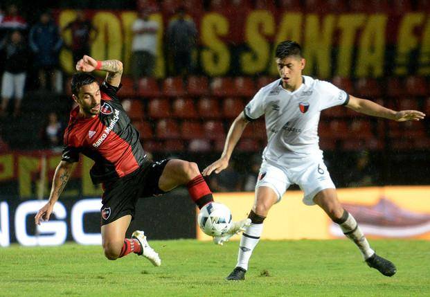 Newell's le ganó a Colón y sigue como único escolta