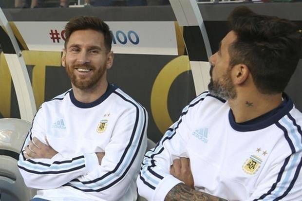 Además de Messi, entre los diez futbolistas mejores pagos, hay otro argentino: Lavezzi