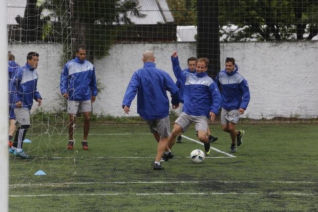 El Pájaro Miranda se mete en el once titular de San Carlos