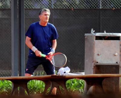 El Paton Bauza eligió el tenis para superar las tensiones vividas con la Selección