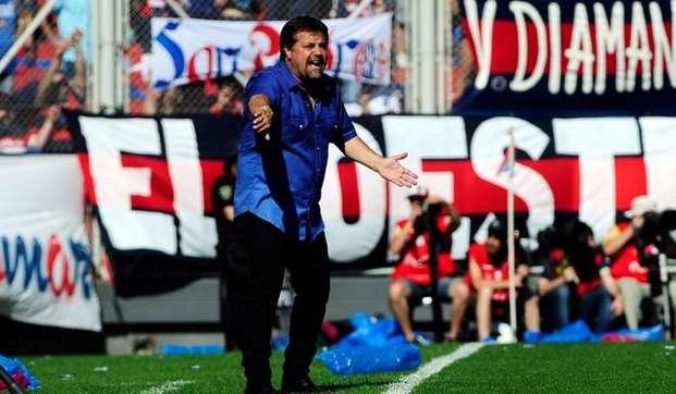 En medio de las quejas contra los árbitros, Caruso Lombardi muy duro con Herrera