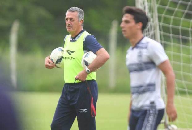 Faravelli o Mazzola podrían meterse entre los titulares