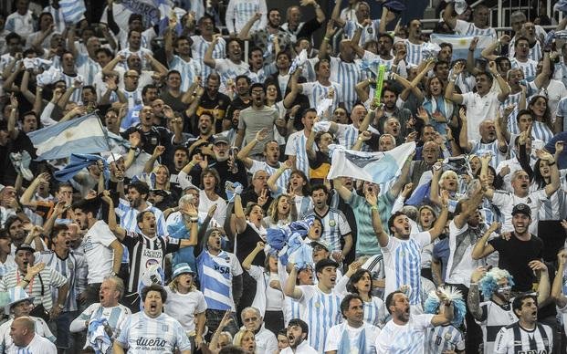 Los hinchas argentinos le pusieron todo el color al Arena Zagreb