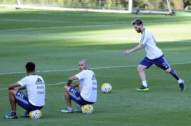 Messi se bajó del avión de Neymar y fue a entrenar
