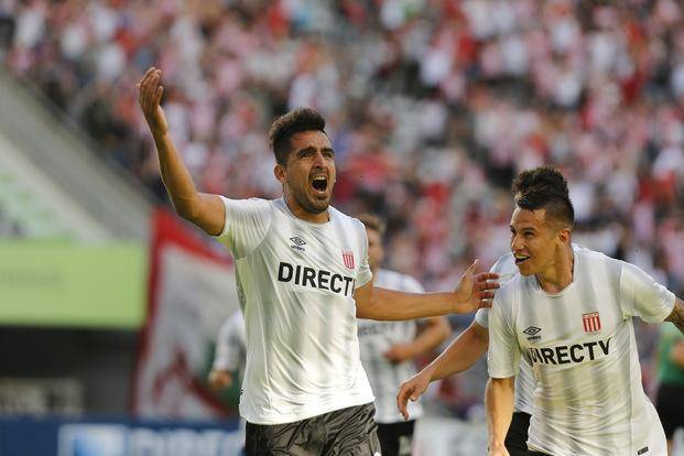 "No soy hincha de Estudiantes pero lo voy queriendo mucho día a día"