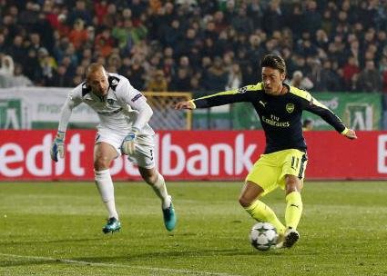 Ozil se puso "nervioso" para definir