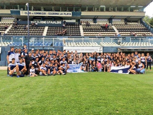 Reconocimiento para los campeones del club y entrega de Palcos