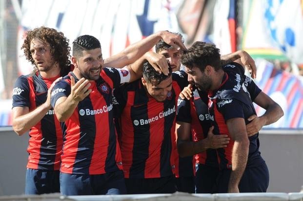 San Lorenzo derrotó a Huracán en el Clásico y quiere dar pelea en el torneo