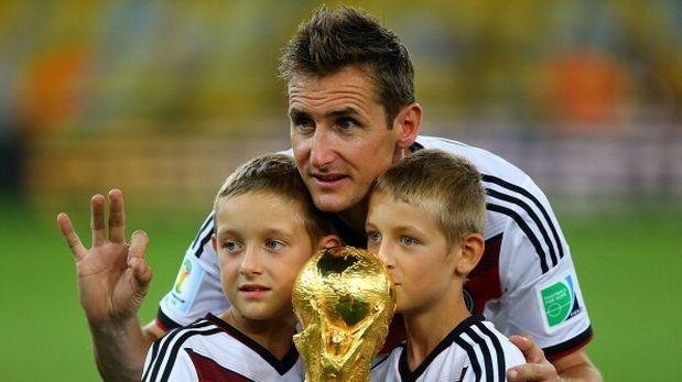 Un estandarte de la Selección alemana anunció su retiro