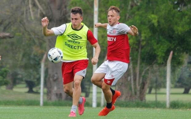Vivas cerró la semana con algo de fútbol