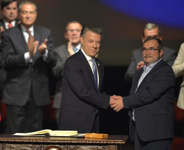 Colombia: el Gobierno y las FARC firmaron el nuevo acuerdo de paz