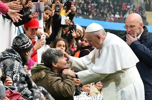 El papa Francisco descarta ordenar a sacerdotisas