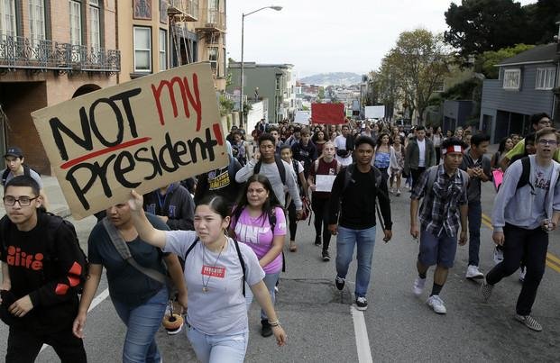 “¡No es mi presidente”, el grito de miles de personas en las calles