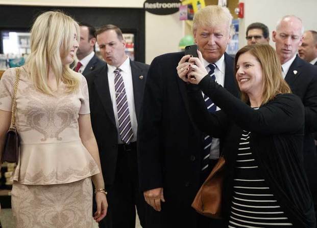 Trump supera a Hillary por un punto en una nueva encuesta
