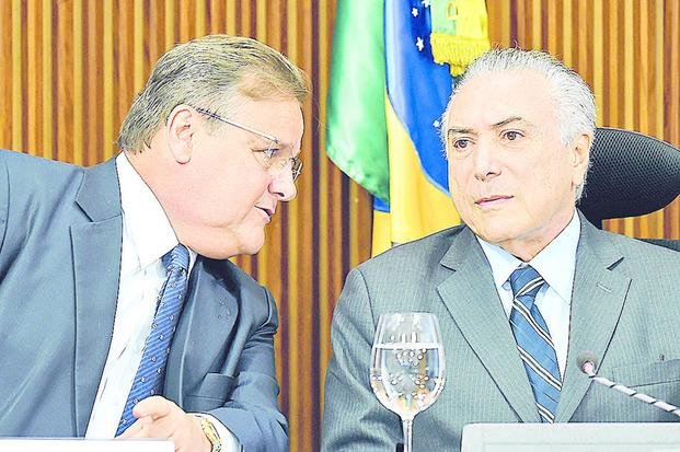Una renuncia reabre la crisis política que afecta a Brasil