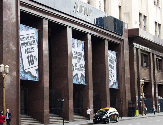 Blanqueo de Capitales: AFIP anunció fecha y hora límite para realizar depósitos efectivos