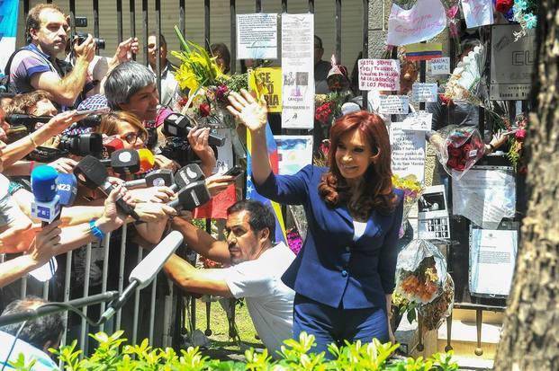 Con chicanas al juez Bonadio, Cristina pasó por los tribunales