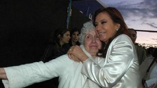 Cristina defendió a su madre y le apuntó muy duro a Macri