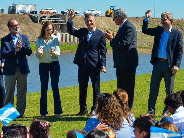 "La Argentina está saliendo por el camino del progreso y del futuro"
