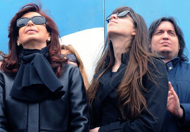 Piden embargar los bienes de Máximo y Florencia Kirchner