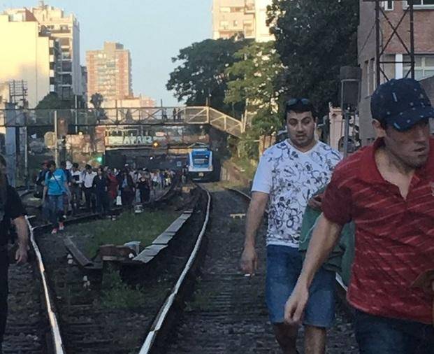 Después de las complicaciones volvieron a funcionar los trenes del Sarmiento