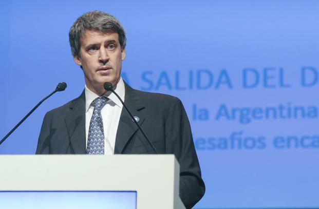 Prat-Gay admitió una "transición compleja" pero que "vale la pena el esfuerzo"