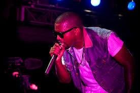 Kanye West permanece internado