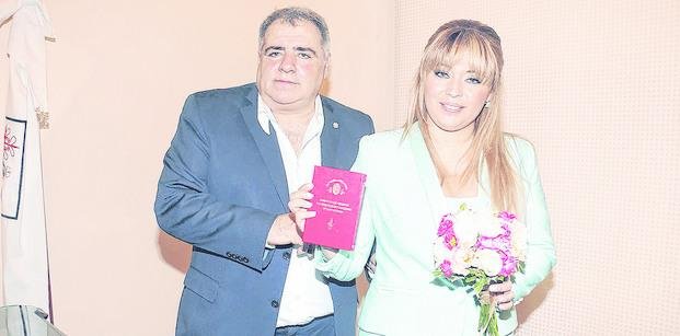 Pierri volvió a apostar por el amor y se casó con una ex policía