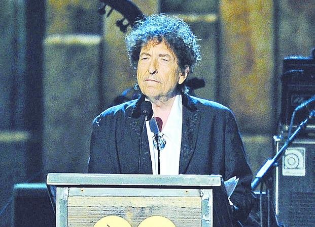 Al final, Bob Dylan no irá a recibir su Nobel