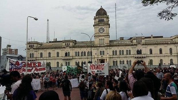 Entre Ríos marchó frente al horror de cinco femicidios en apenas 48 horas