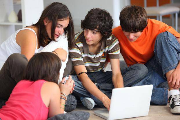 Los chicos usan la primera opción de Google para hacer los deberes